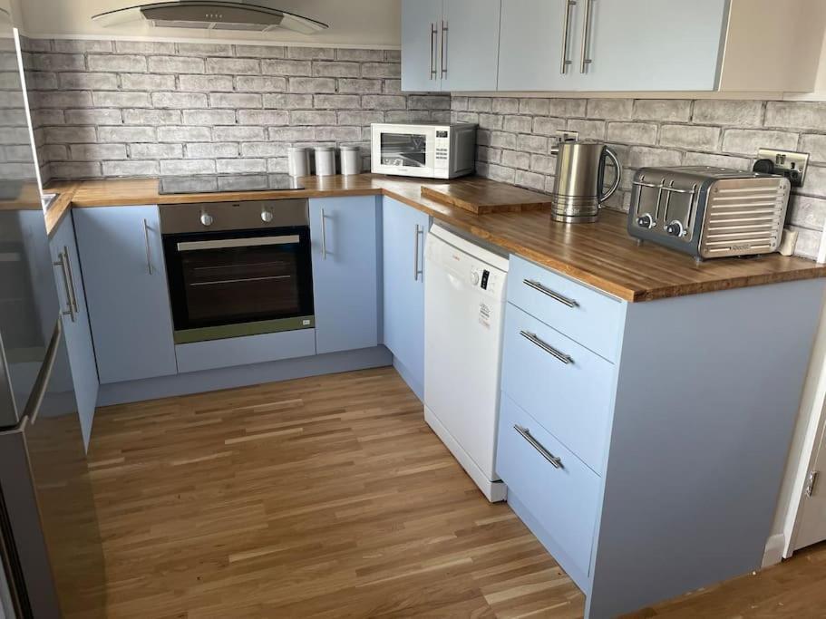 Stylish & Spacious 2 Storey, 3 Bed Apartment Gravesend Dış mekan fotoğraf