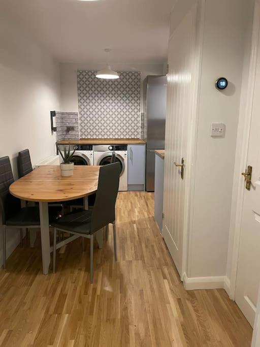 Stylish & Spacious 2 Storey, 3 Bed Apartment Gravesend Dış mekan fotoğraf
